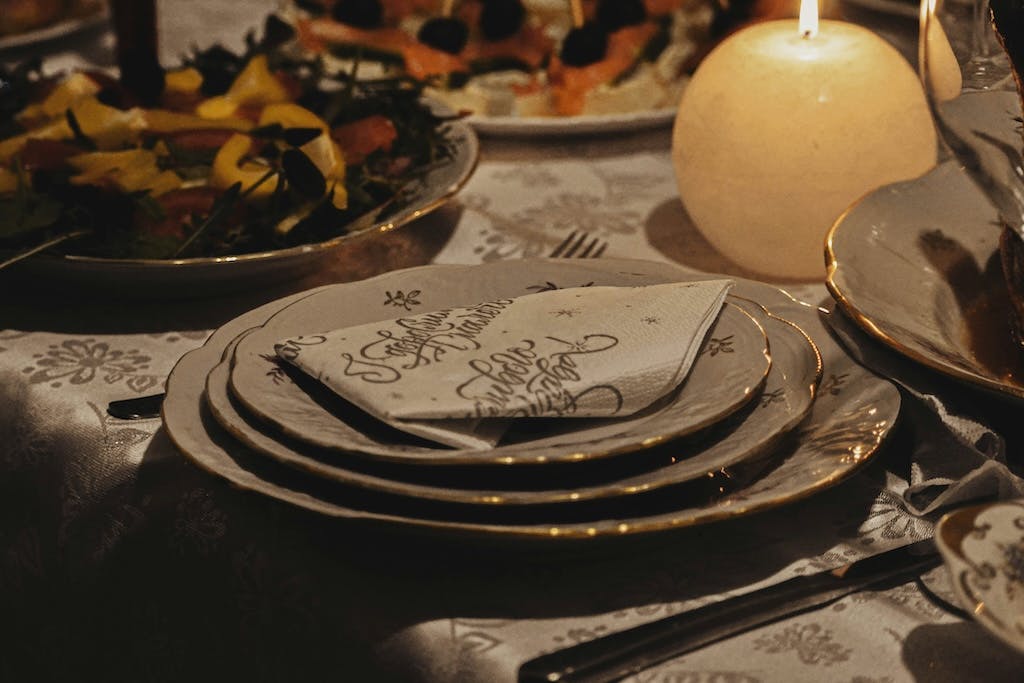 Simple Thanksgiving Decorating Ideas That Feel Effortless (and Cozy!)